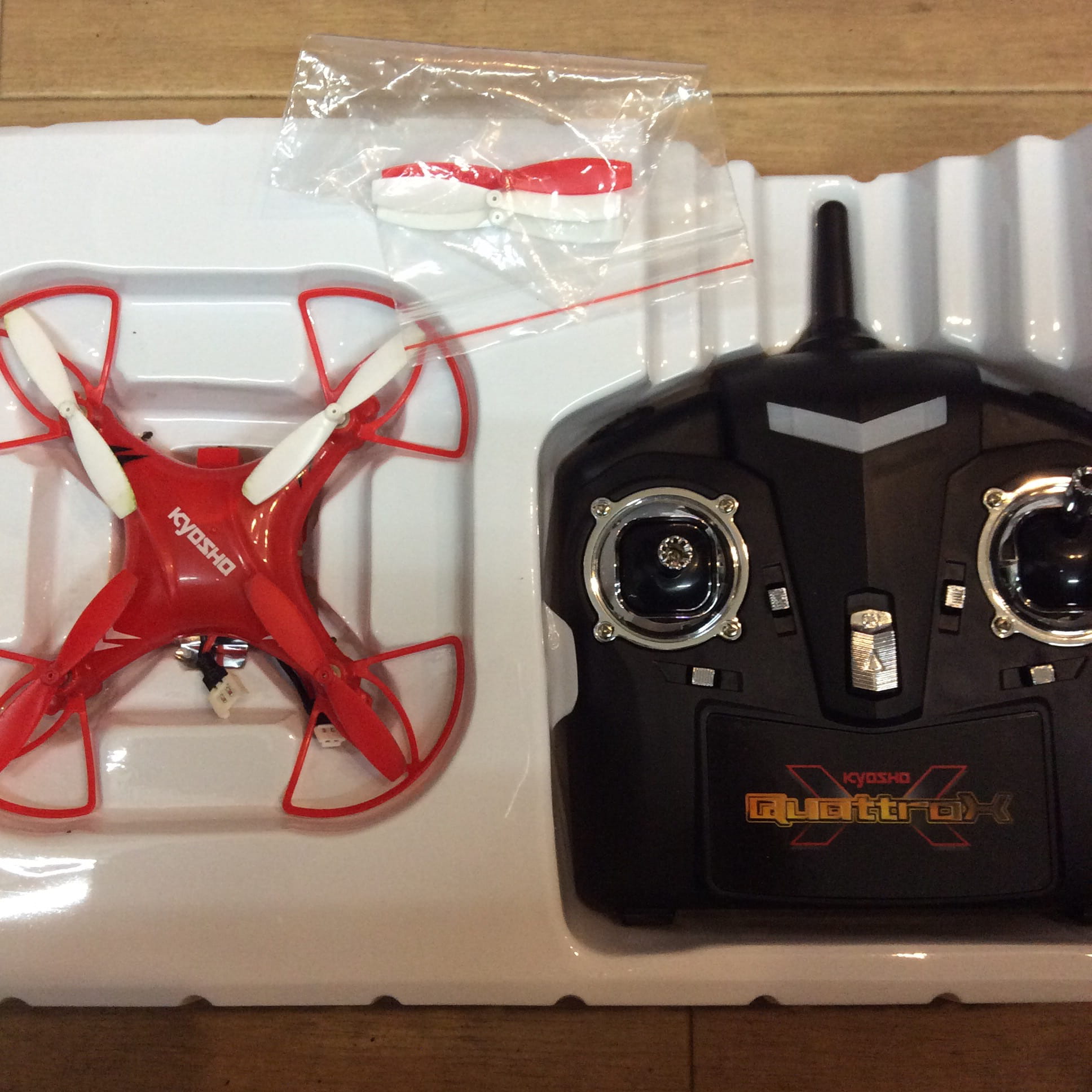 京商エッグ KYOSHO EGG QuattroX Wiz クアトロックス ウィズ レッド 54059R トイ・ドローン